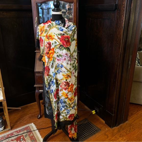 Dolce & Gabbana NWT Modal & Cashmere Blend Floral Lattice Fringed 52”x 77” Wrap. - Picture 6 of 16